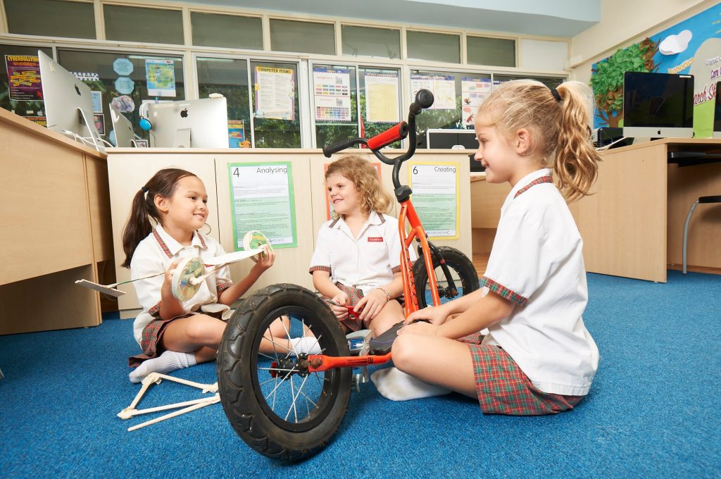 Fostering Creativity through Tinkering
