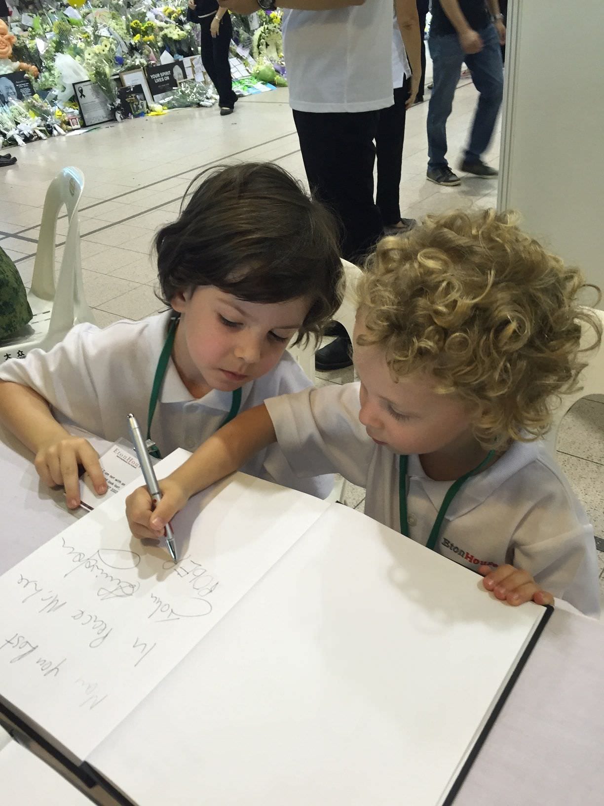 EtonHouse students writing a message for Mr. Lee Kuan Yew