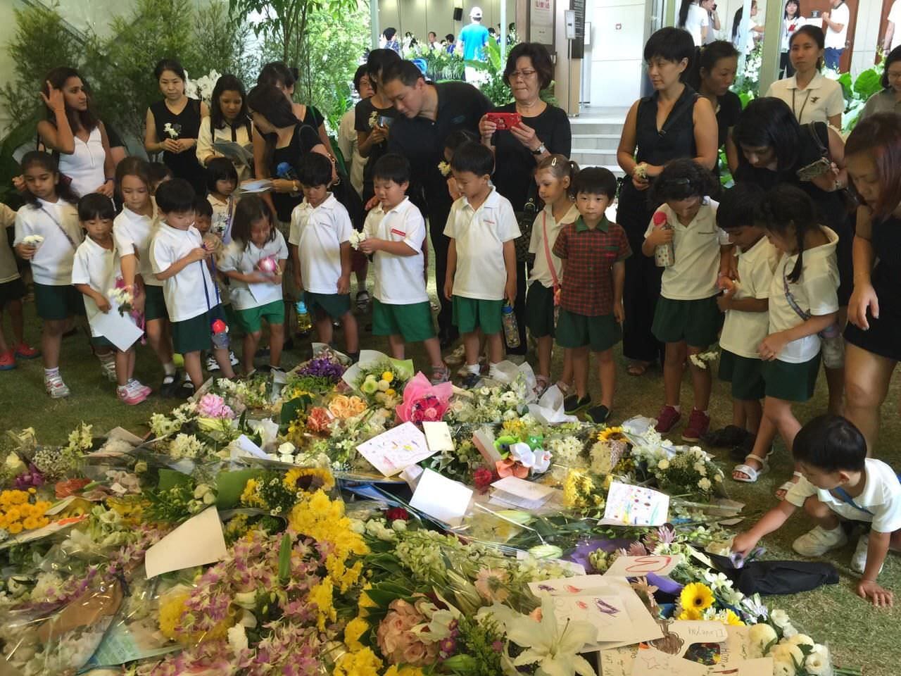 EtonHouse children laying down flowers for Mr. Lee Kuan Yew